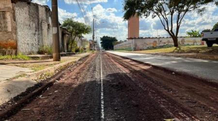 Cerca de 2 Km de via estão recebendo obras de recuperação asfáltica no Setor Oeste do Gama 