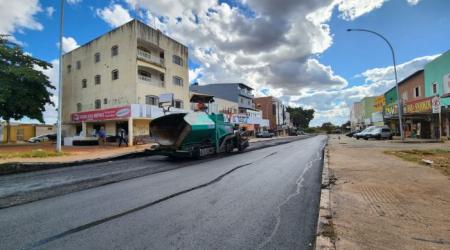 Avenida Comercial do Setor Oeste do Gama ganha nova pavimentação asfáltica