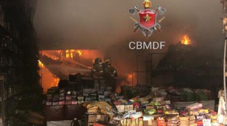 Loja de artigos para festas pega fogo no Novo Gama-GO