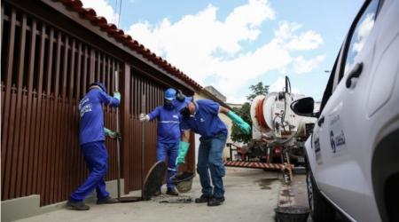 Mais de 5 mil toneladas de lixo foram retiradas do sistema de esgoto do DF desde janeiro