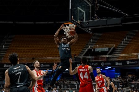 Brasília Basquete mantém invencibilidade no NBB com vitória convincente sobre o Paulistano