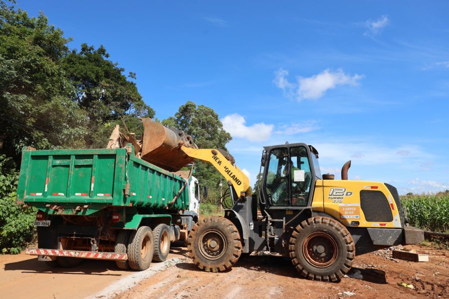  Participaram da ação 115 trabalhadores, entre os quais os que operavam o maquinário utilizado | Foto: Divulgação/SLU