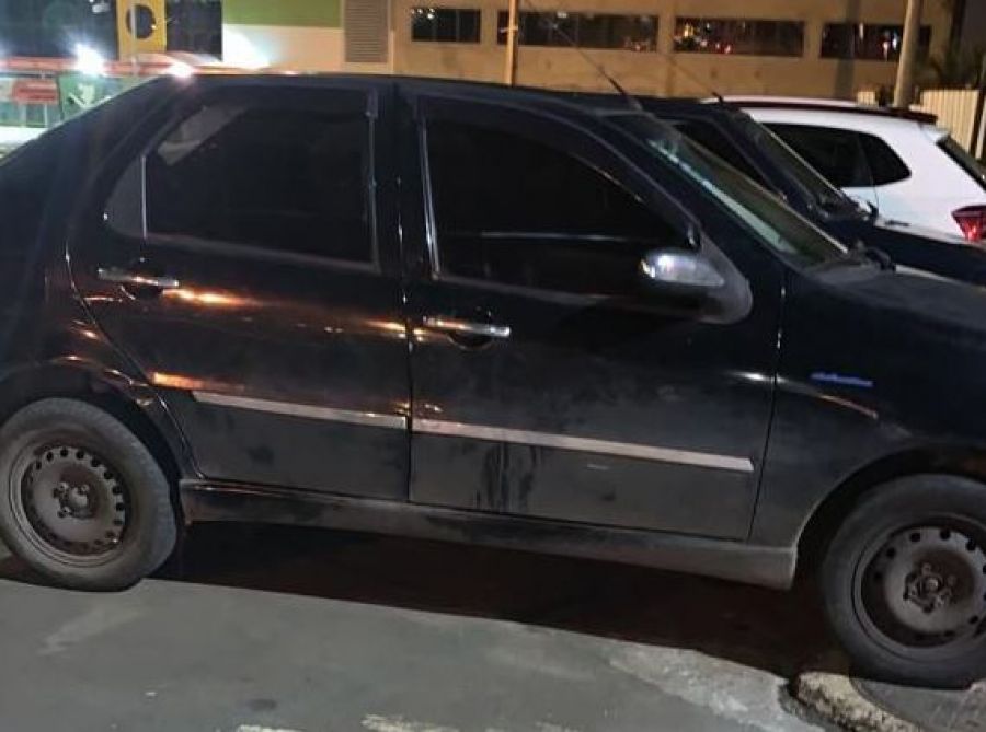 Veículo Siena Preto furtado da porta de uma residência na EQ 9/11 do Setor Leste do Gama
