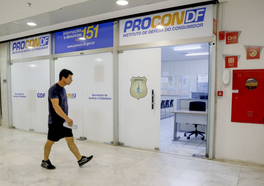 Procon alerta consumidores sobre compras na Black Friday