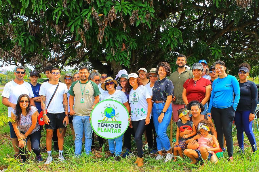 No Parque Distrital do Gama, a antiga Prainha, o comitê Gama do Movimento Regenerativo Tempo de Plantar realizou o plantio de 300 mudas